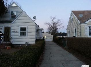 33 Locust Dr, Amityville, NY 11701