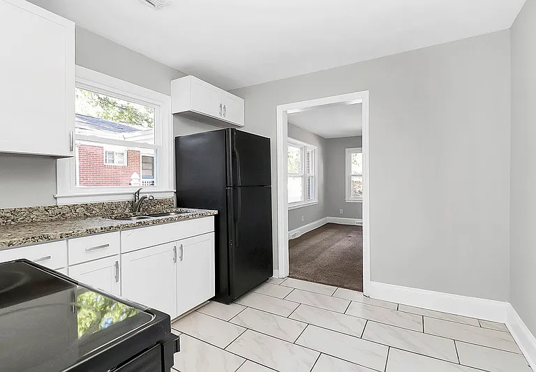 3503 Meredith Ave — Photo 4