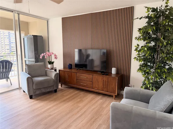 430 Keoniana St APT 310, Honolulu, HI 96815