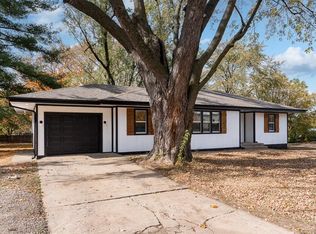 207 N Jefferson St, Spring Hill, KS 66083