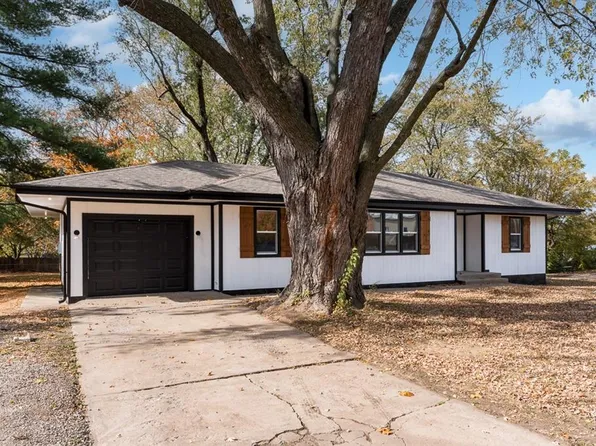 207 N Jefferson St, Spring Hill, KS 66083