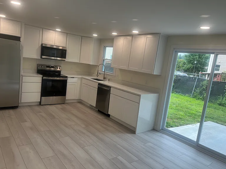 42-44 Adelaide Ave #2 — Photo 6