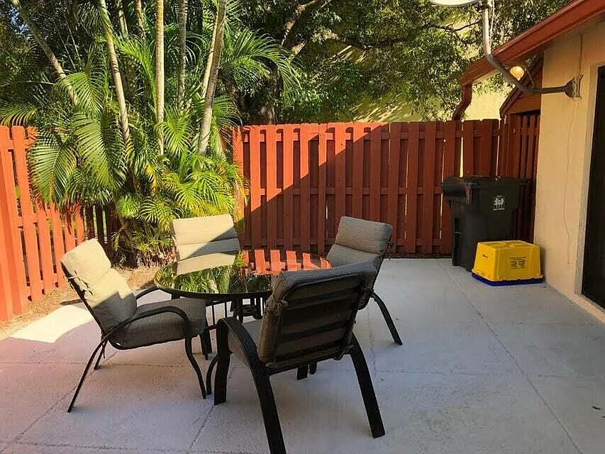 2 bed, 2.0 bath, 1220 sqft, $4,600 — Photo 3