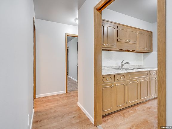 4th image of 505 S Van Buren St #205