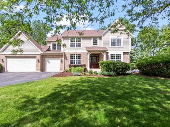 224 Red Oak Ct, Island Lake, IL 60042