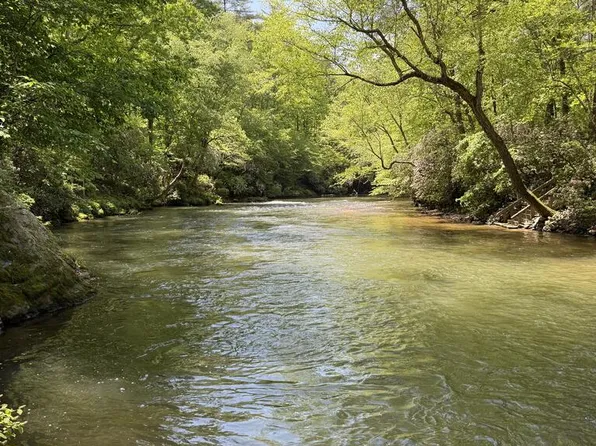 858 River Forest Run, Cleveland, GA 30528
