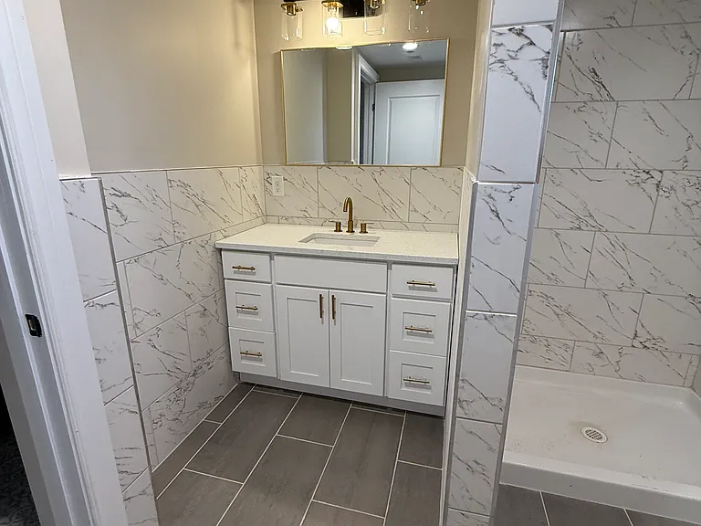 3003 Genesee St #2 — Photo 6