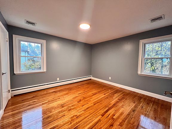 5th image of 33 Park Dr N Floor 2