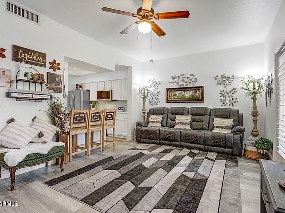 4th image of 501 E 2ND Avenue #32