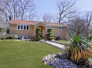 297 Washington Pl, North Brunswick, NJ 08902