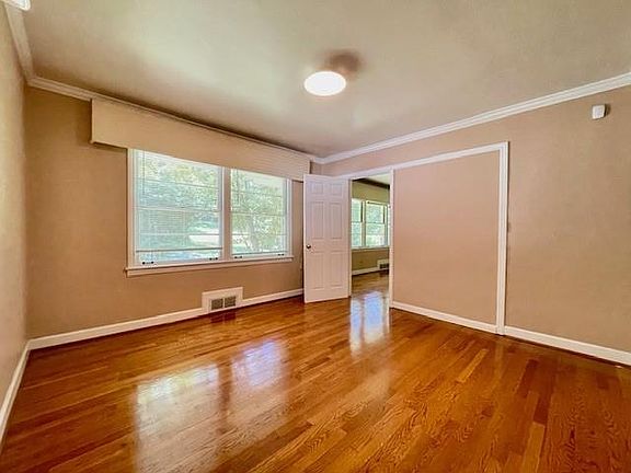 4th image of 2396 Lavista Rd NE