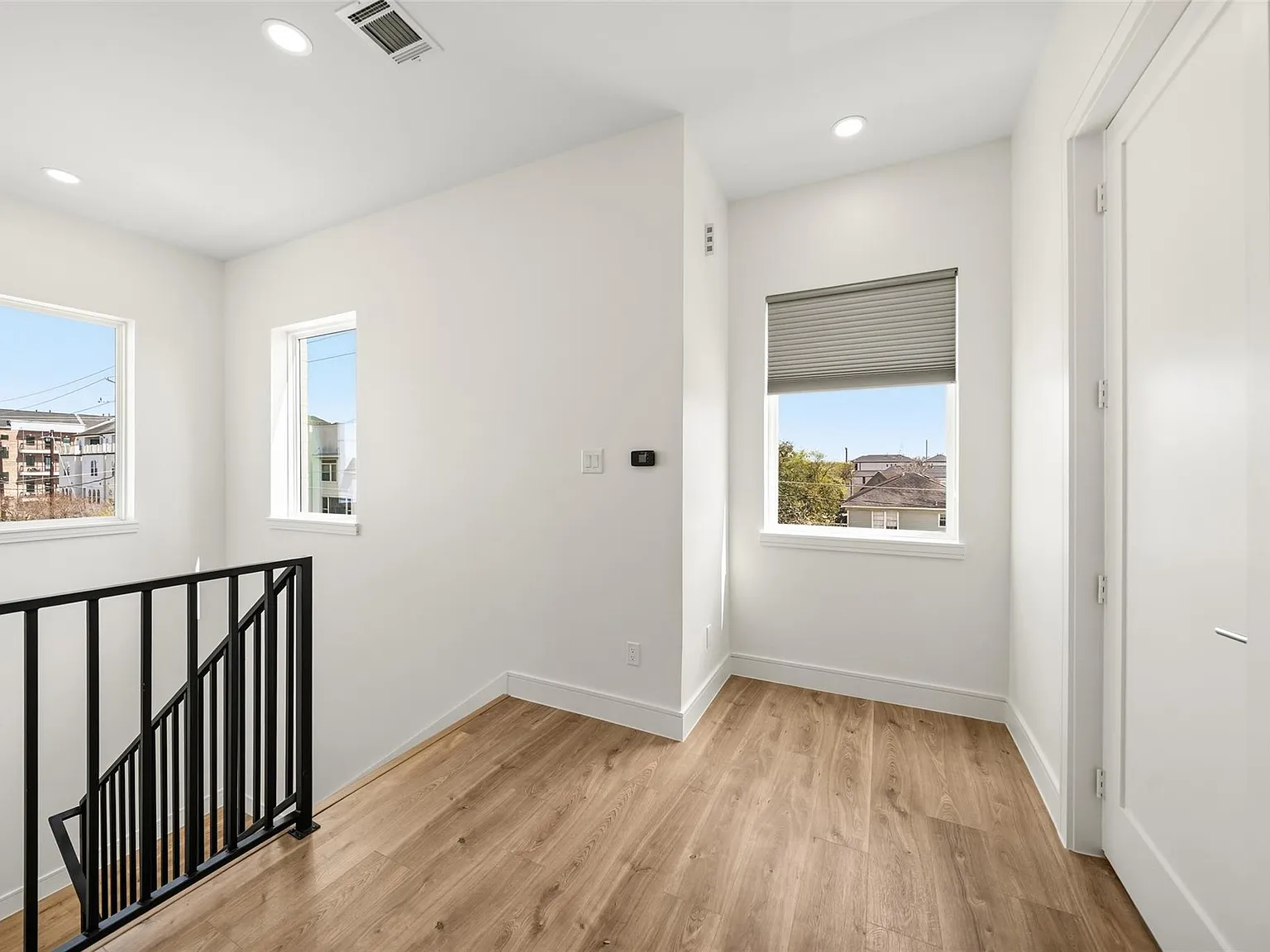 2 bed, 2.0 bath, 1213 sqft, $2,600 — Photo 3
