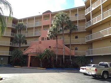 1st image of 8290 Lake Dr APT 324