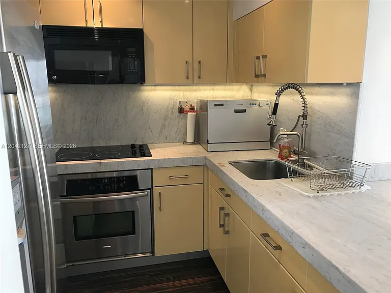1000 West Ave #318 — Photo 12