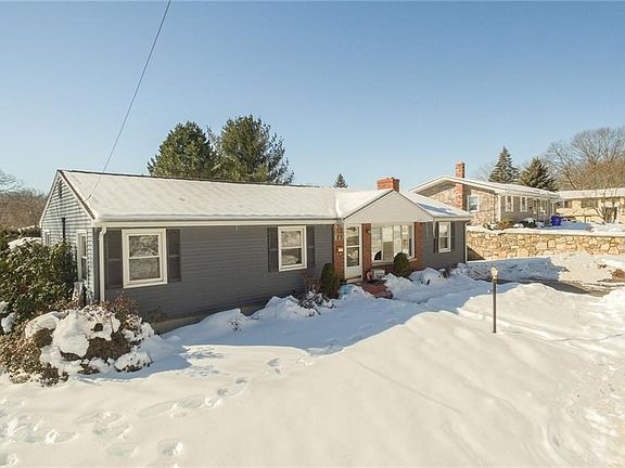 4th image of 8 Saint Johns Cir