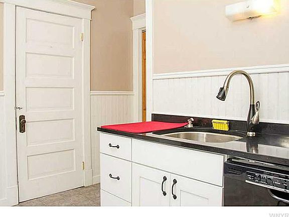5th image of 83 Pine St