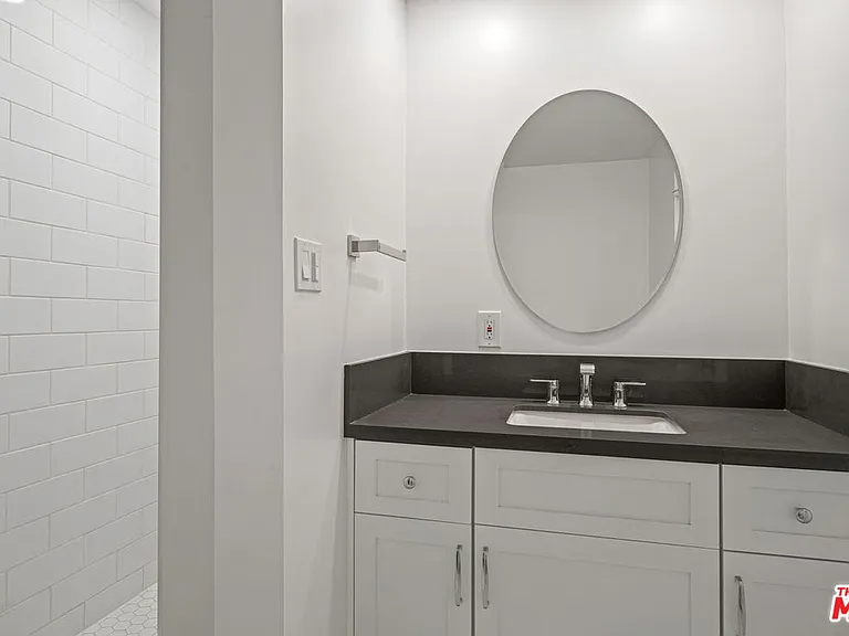 10527 Le Conte Ave — Photo 33