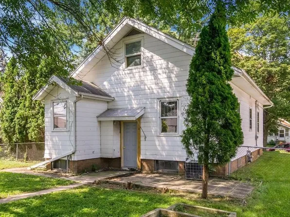 1050 17th St NE, Cedar Rapids, IA 52402