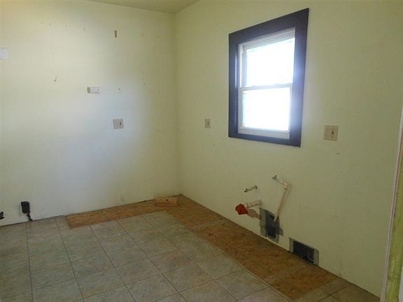 3rd image of 2807 Wulzen Ave