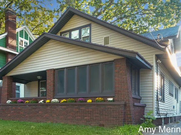 1022 Calvin Ave SE, Grand Rapids, MI 49506