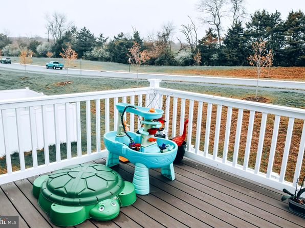 147 Burkwood Ter, Lake Frederick, VA 22630