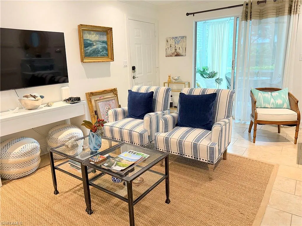2 bed, 2.0 bath, 1060 sqft, $3,500 — Photo 3