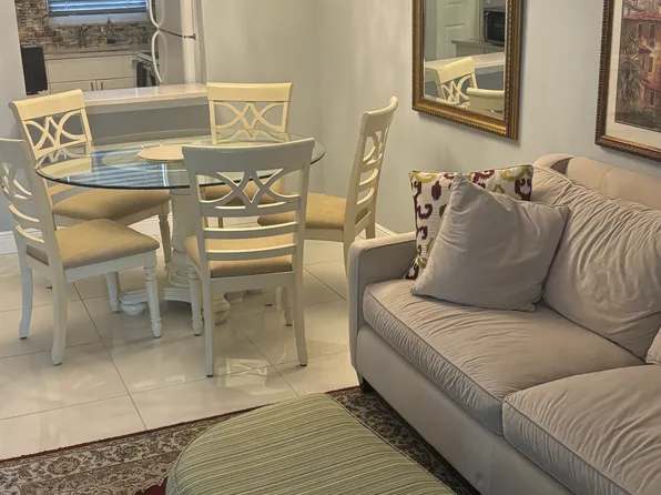 200 Forest Lakes Blvd, Naples, FL