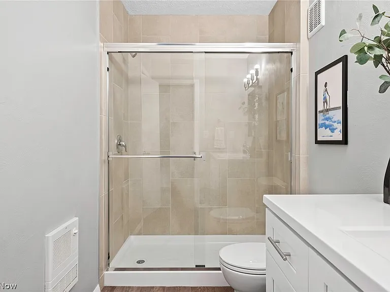 10532 Clifton Blvd #107 — Photo 11