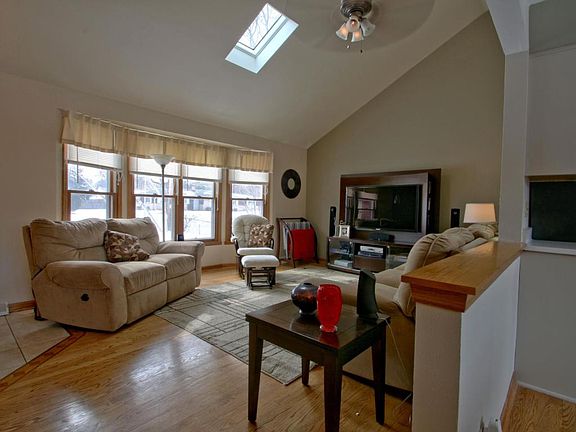 3rd image of 12110 W Lakefield Dr