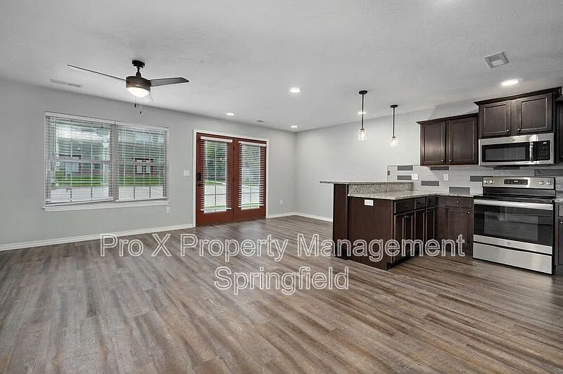 3 bed, 2.5 bath, $1,525 — Photo 4