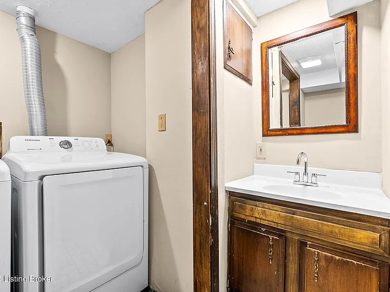 7506 Pimlico Dr — Photo 32