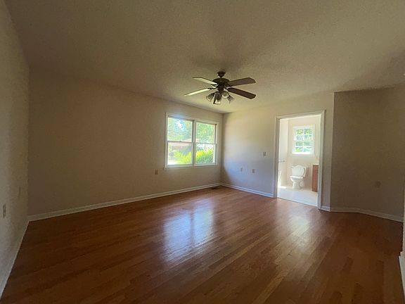 2nd image of 12 Hawthorne Trl