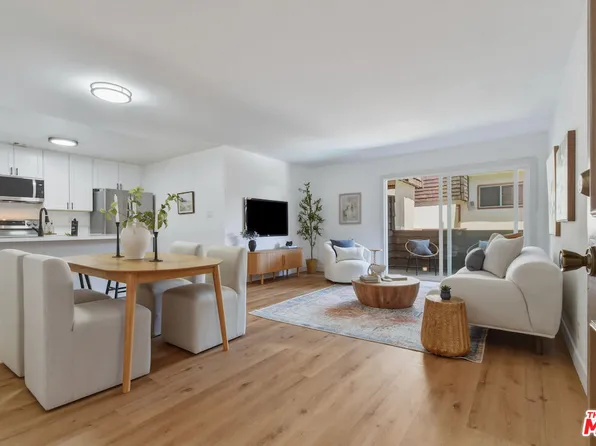 5403 Newcastle Ave APT 19, Encino, CA 91316