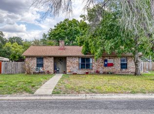 133 N Bluebonnet Dr, Uvalde, TX 78801