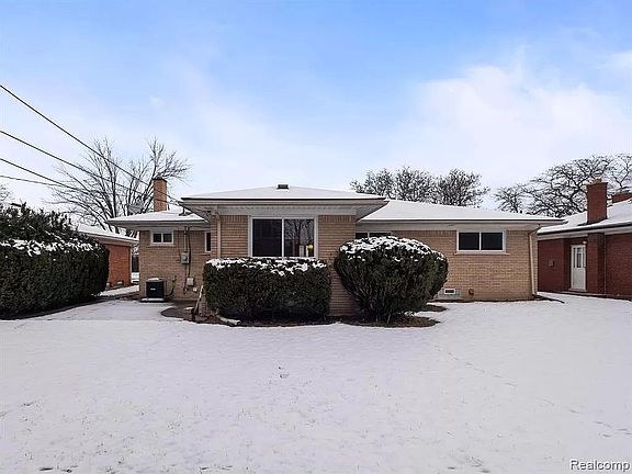 3rd image of 11116 Racine Rd