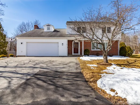 6 Champlain Avenue, Lewiston, ME 04240