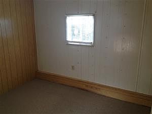 4th image of 833 SE Port Ave
