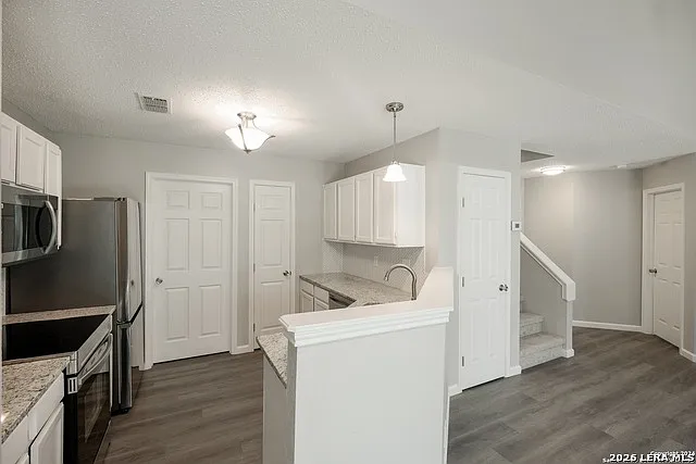 7539 Rimhurst — Photo 2