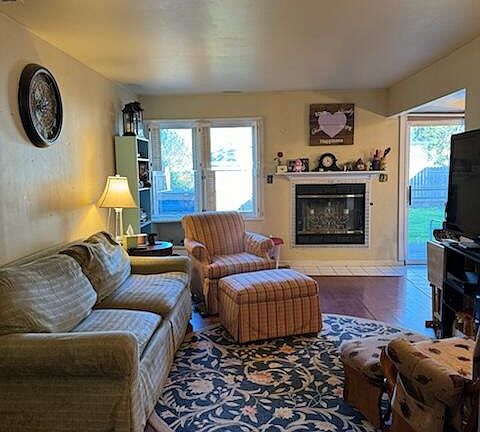 3rd image of 932 Beacon Dr