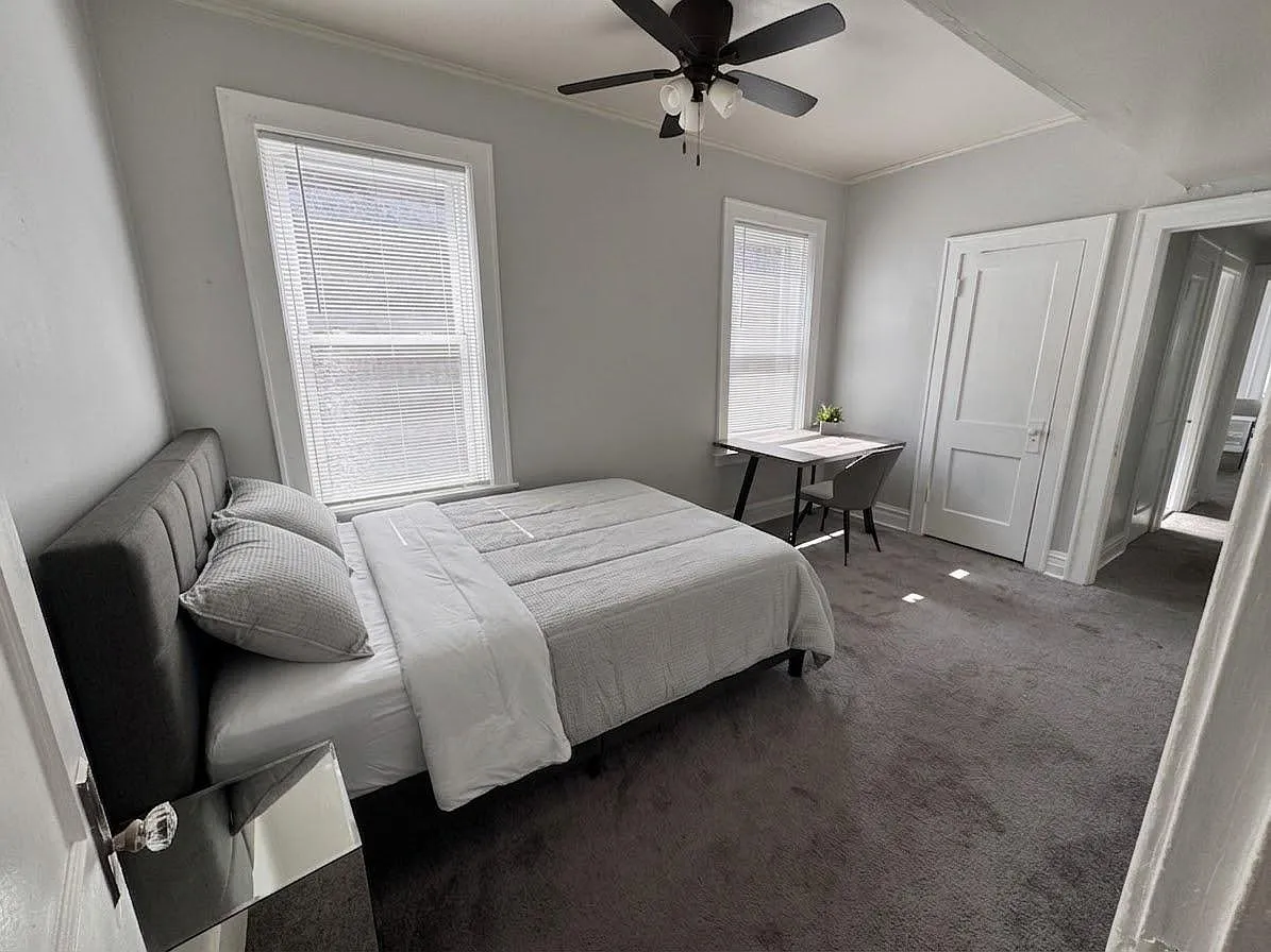 2 bed, 1.0 bath, 1400 sqft, $866 — Photo 1
