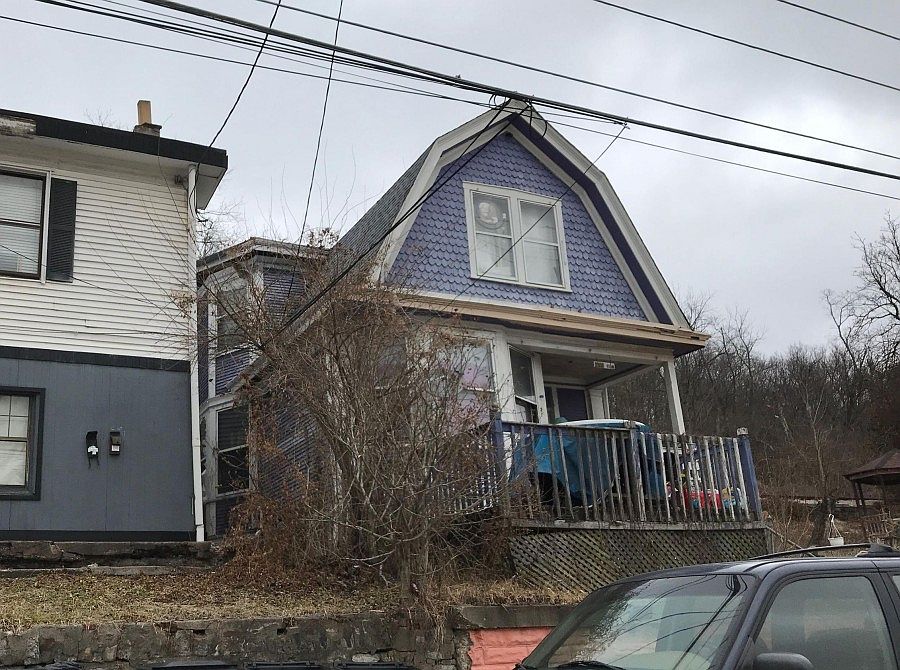2nd image of 2556 Riverside Dr
