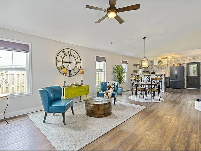 107 Holly Tree Ln — Photo 2