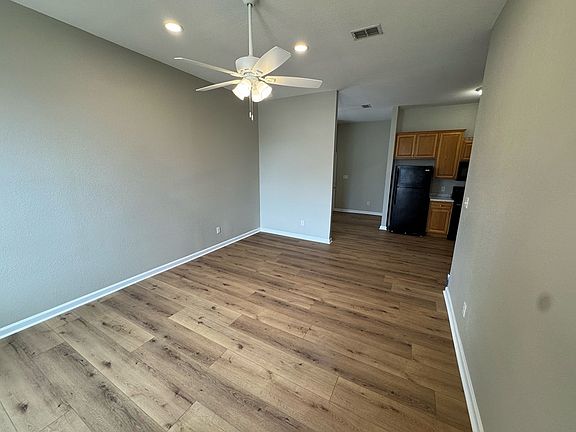 3rd image of 406 Braunson St