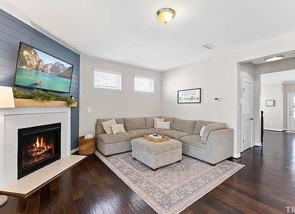 2nd image of 2035 Ernesto Ln