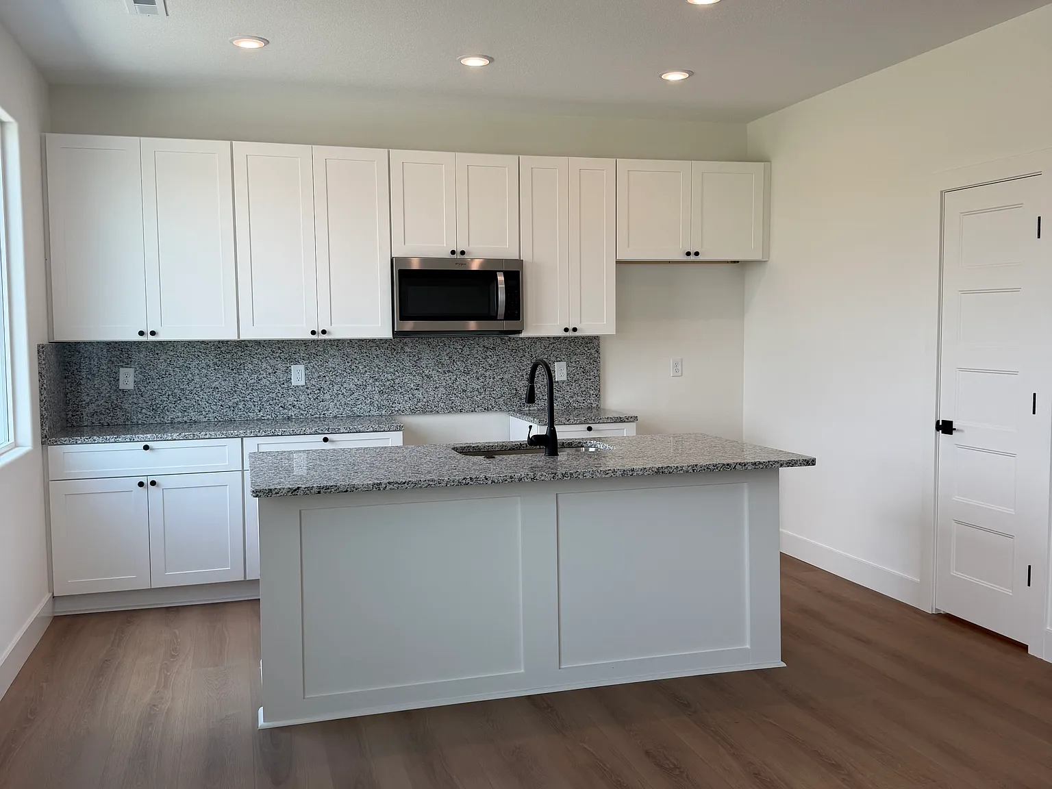 4 bed, 1650 sqft, $1,800 — Photo 2