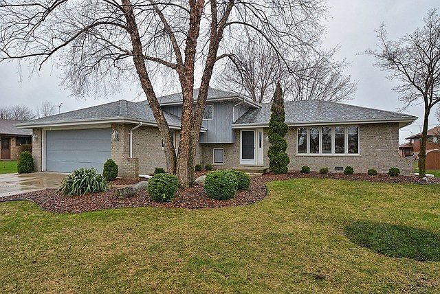 1st image of 16200 Pine Dr