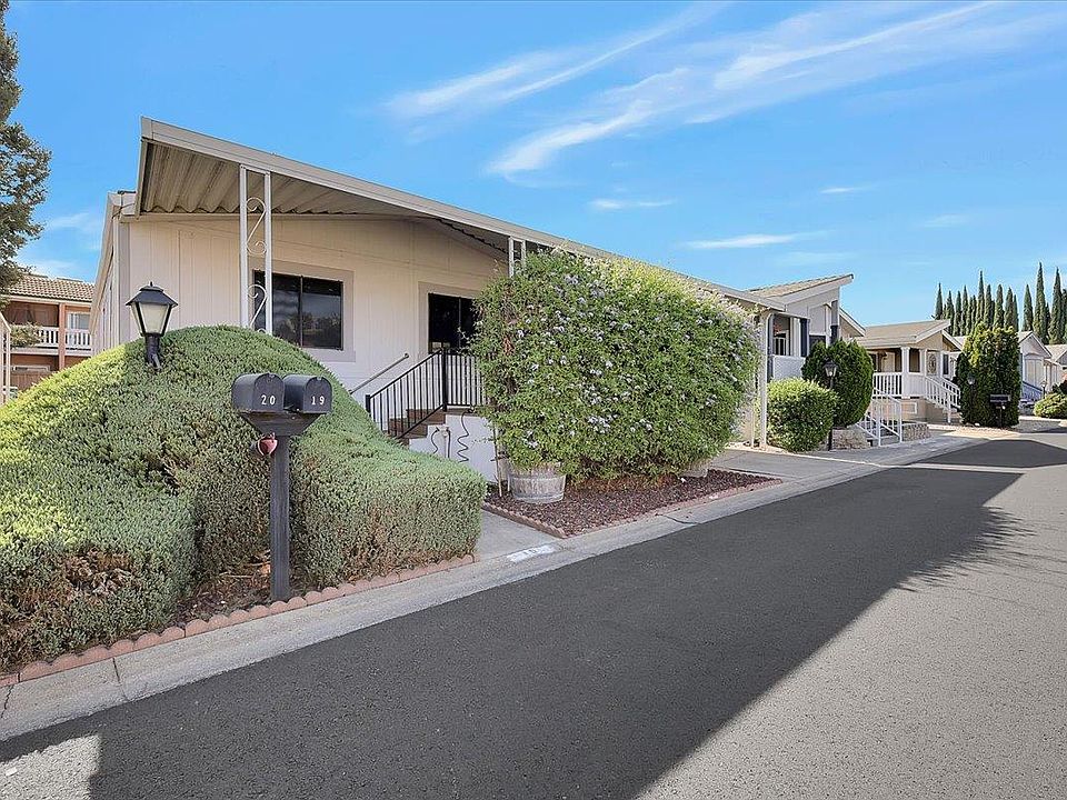 1st image of 19 La Cienega Way