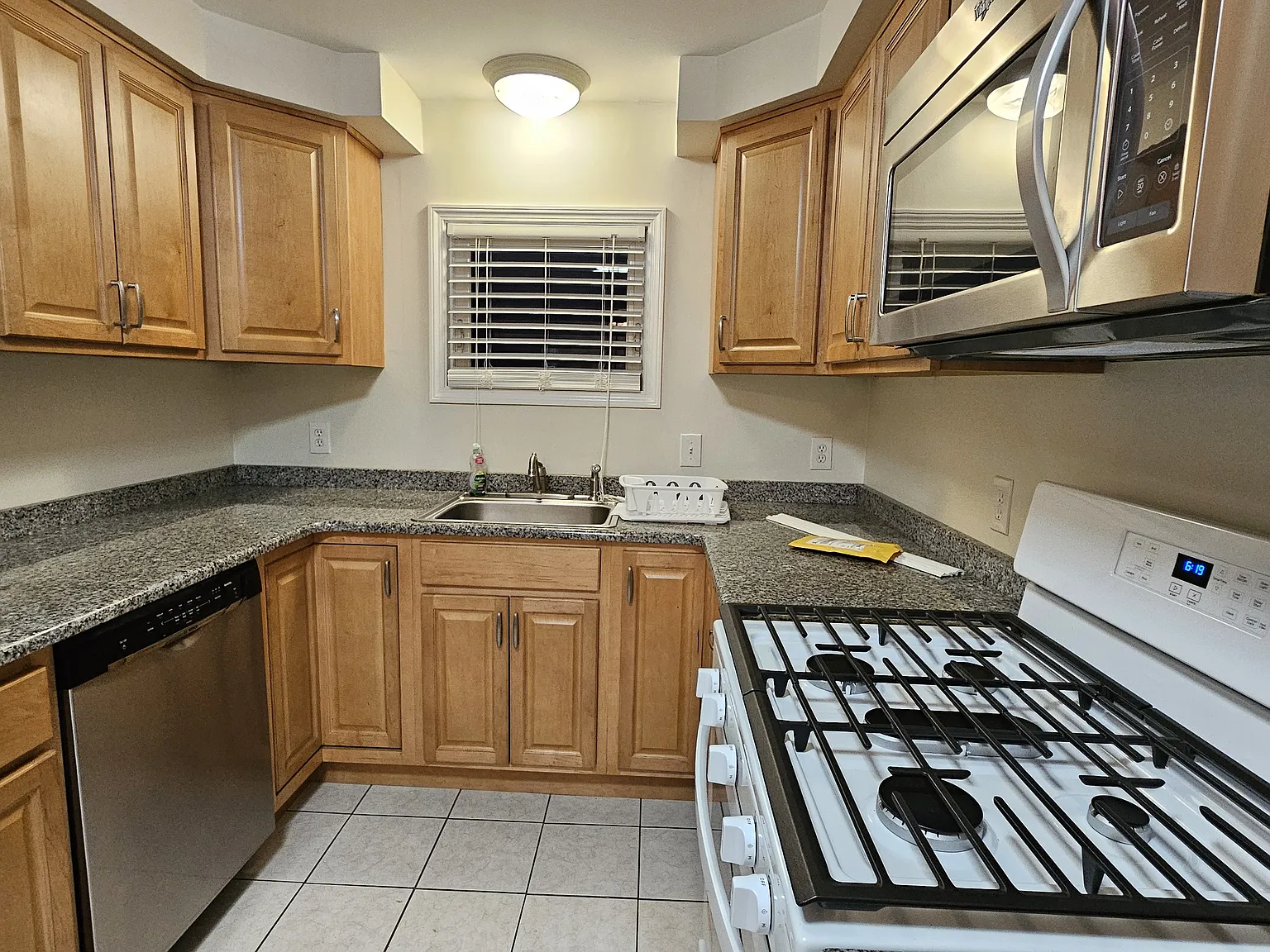 2 bed, $1,350 — Photo 4