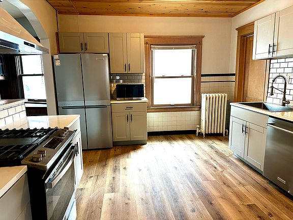 5th image of 3036 James Ave S #2