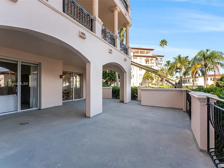 19112 Fisher Island Dr #19112 — Photo 4